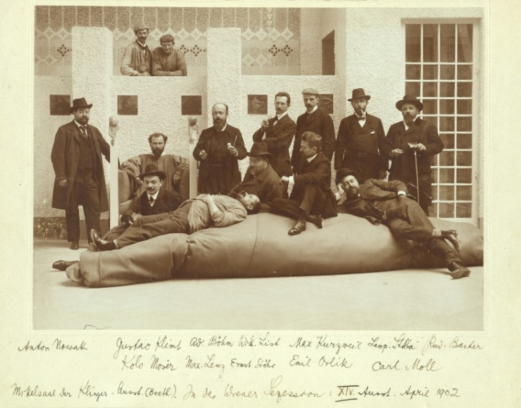 Selbstbildnis in seinem Wohn- und Arbeitsraum, um 1908, C Klimt-Foundation